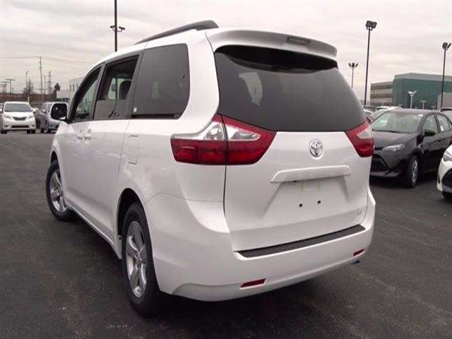 Toyota Sienna 2017 photo 28